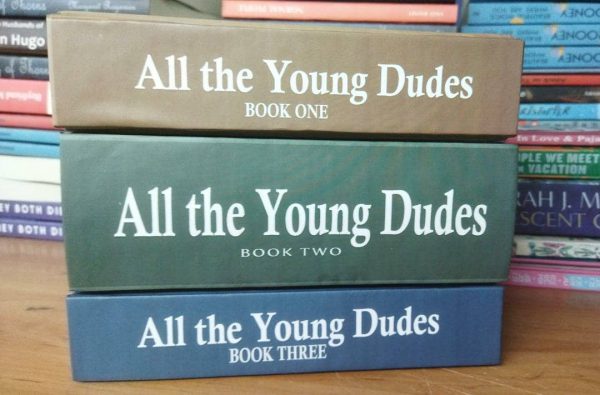 کتاب All THE YOUNG DUDES Vol (3) BY MSKINGBEAN89 از فروشگاه کتب زبان اصلی مینویی